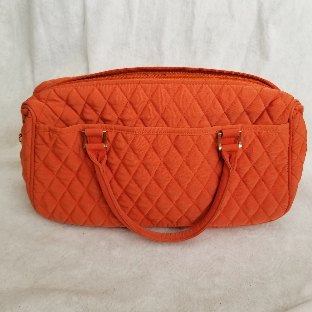 Vera Bradley Quilted shoulder bag.